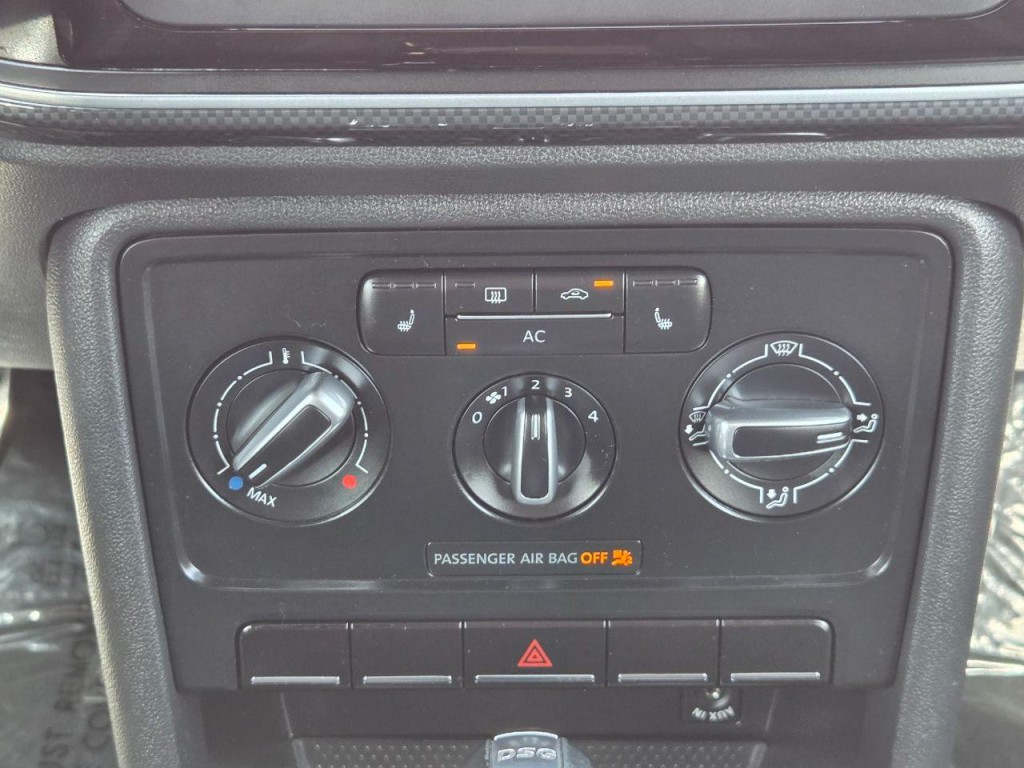 2012 Volkswagen Beetle Image 16