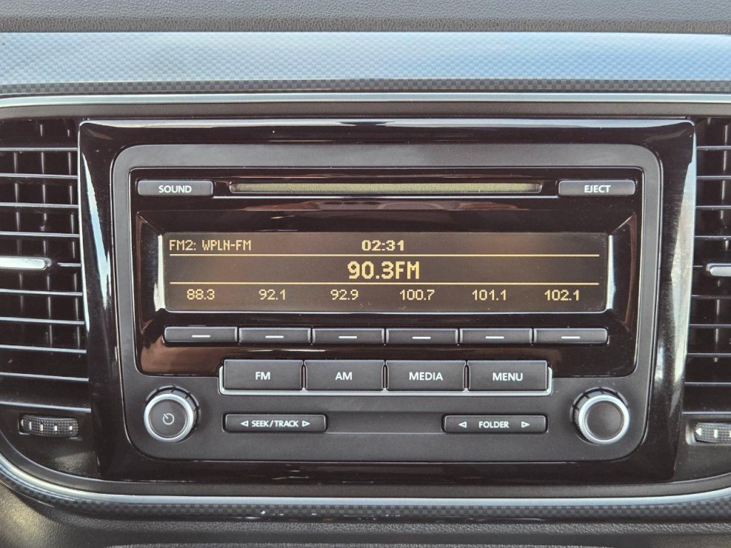 2012 Volkswagen Beetle Image 17