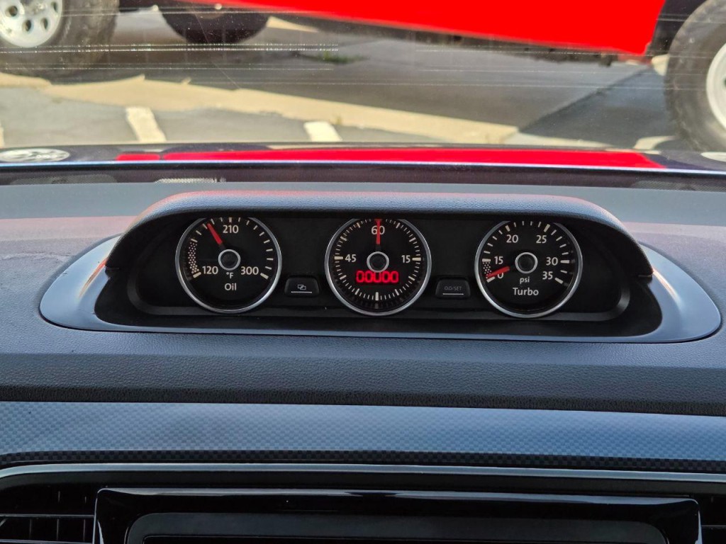 2012 Volkswagen Beetle Image 18