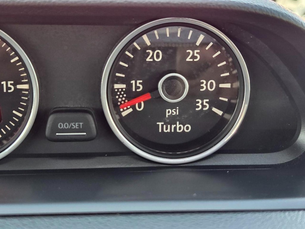 2012 Volkswagen Beetle Image 25