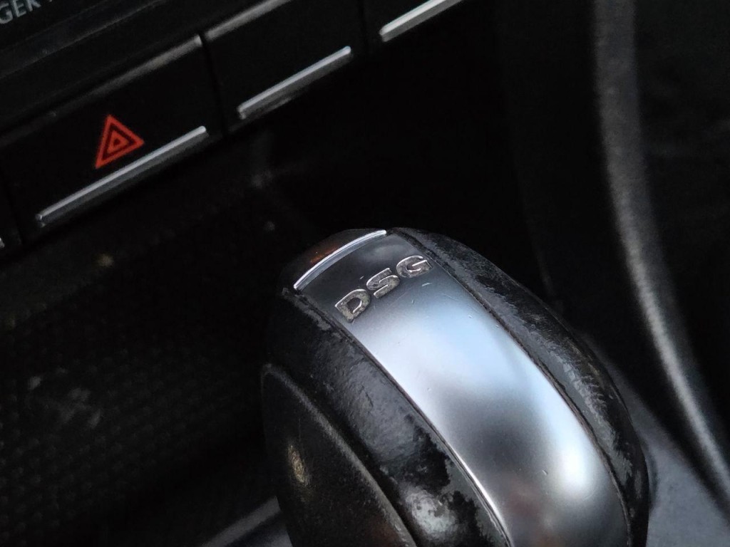 2012 Volkswagen Beetle Image 27