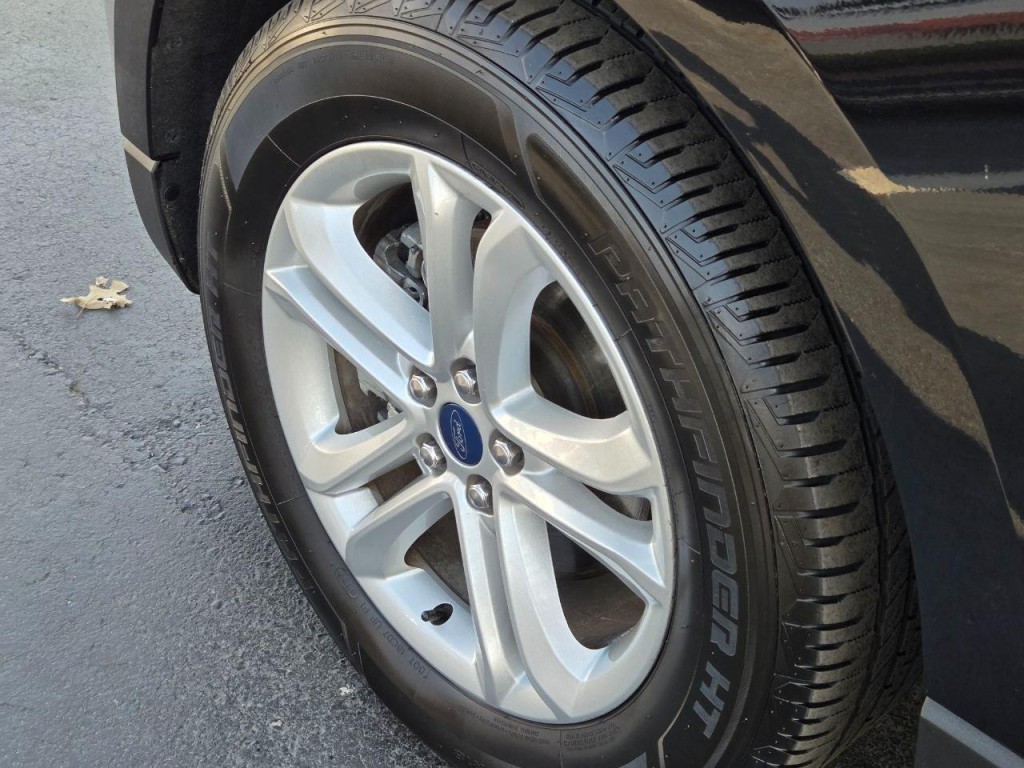 2019 Ford Edge Image 8