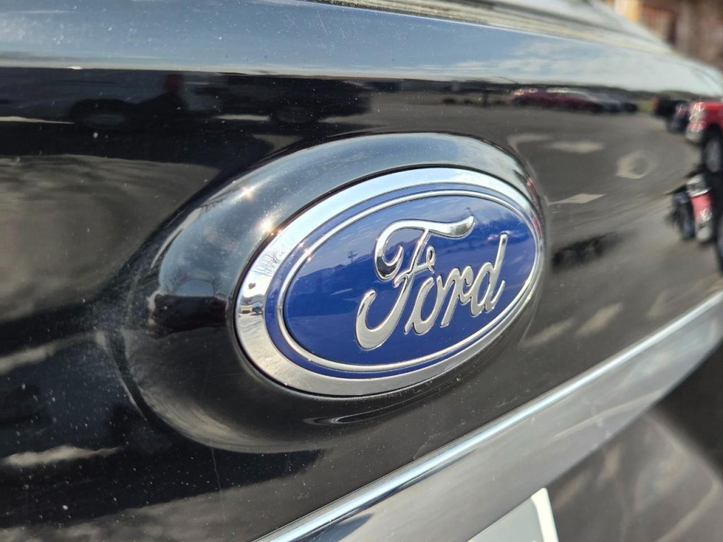 2019 Ford Edge Image 9