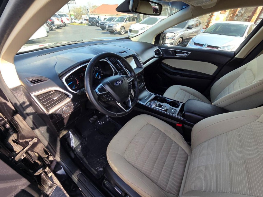 2019 Ford Edge Image 12