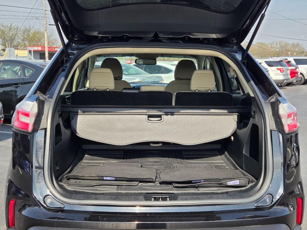 2019 Ford Edge Image 18