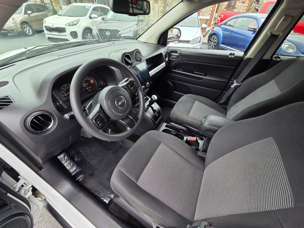 2017 Jeep Compass Image 11