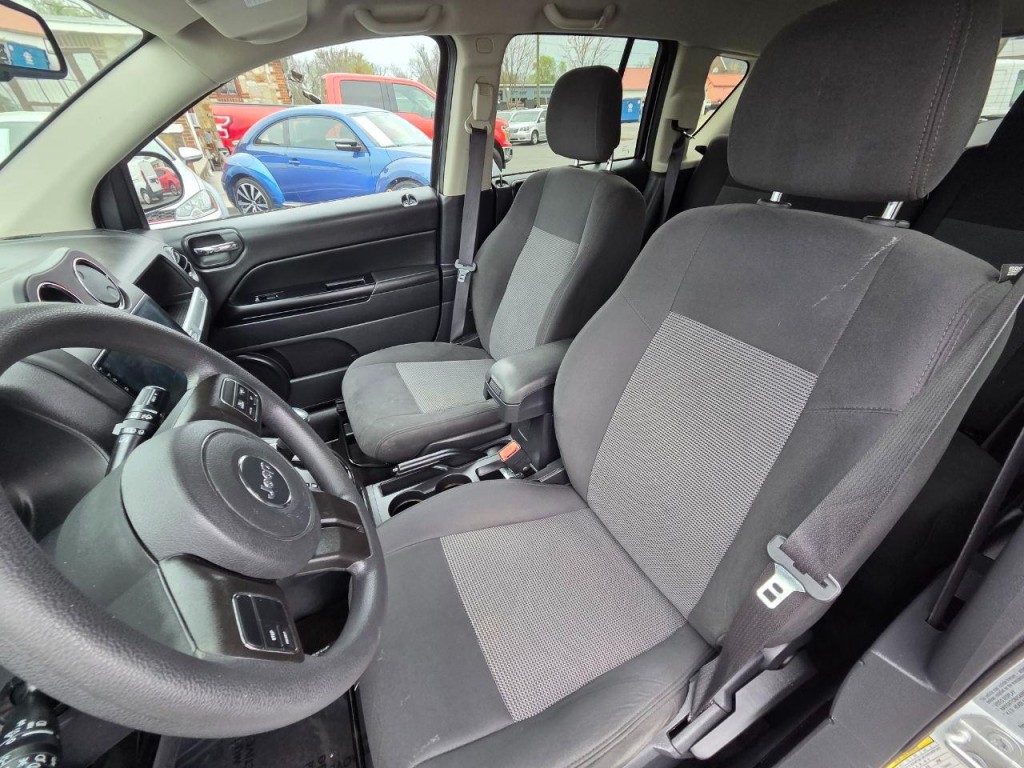 2017 Jeep Compass Image 12