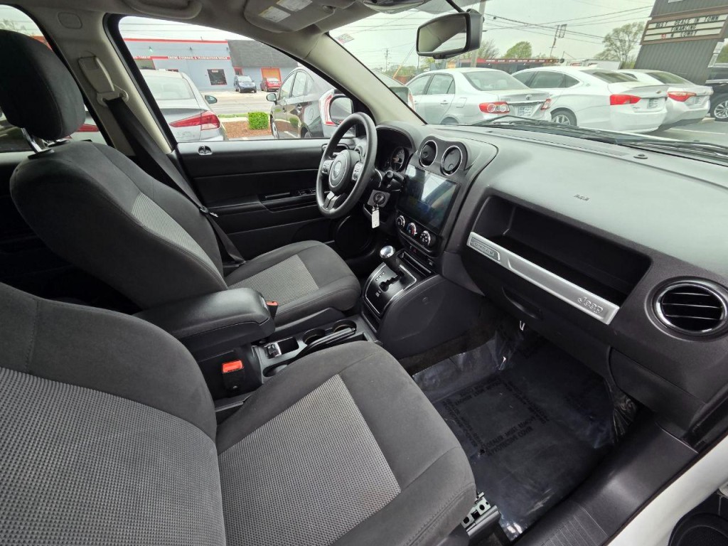 2017 Jeep Compass Image 17