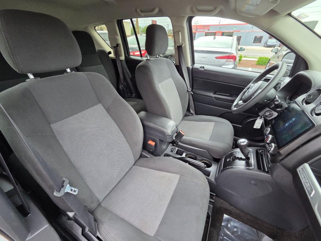 2017 Jeep Compass Image 18