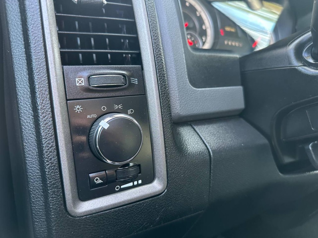 2014 RAM 1500 Image 25