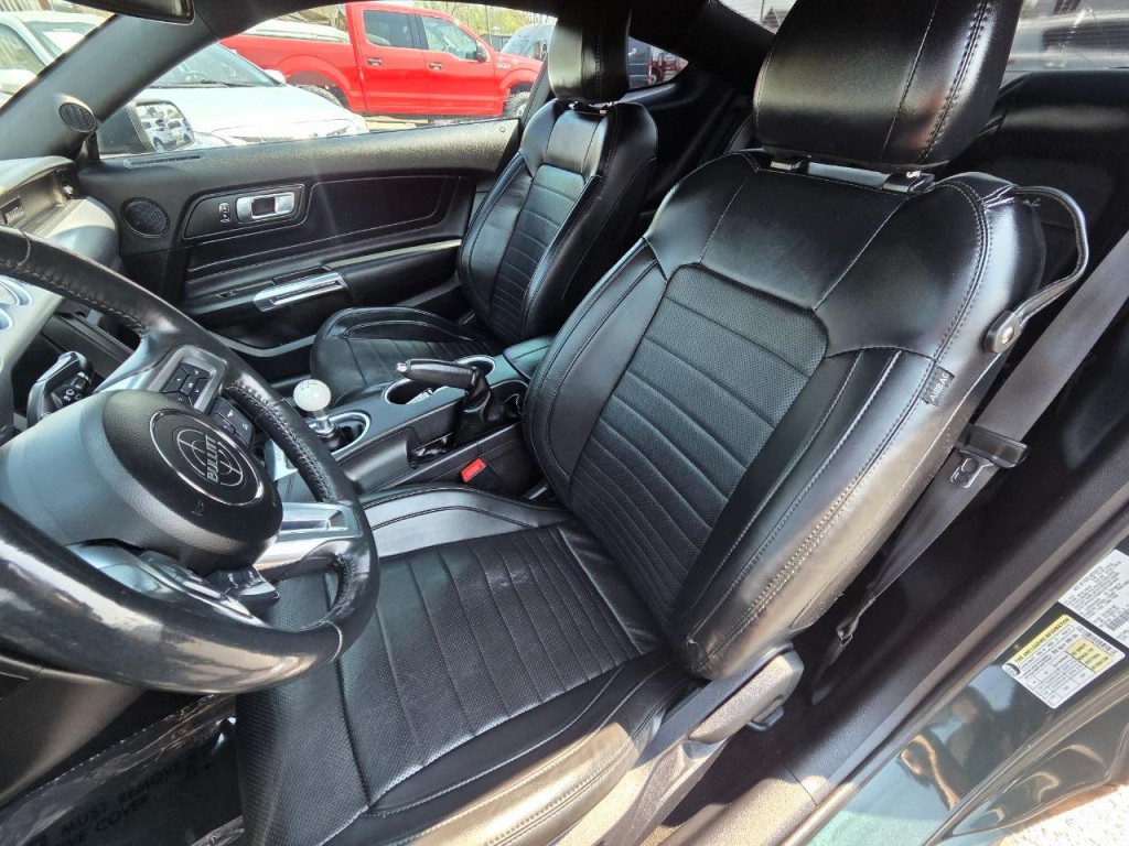 2019 Ford Mustang Image 12