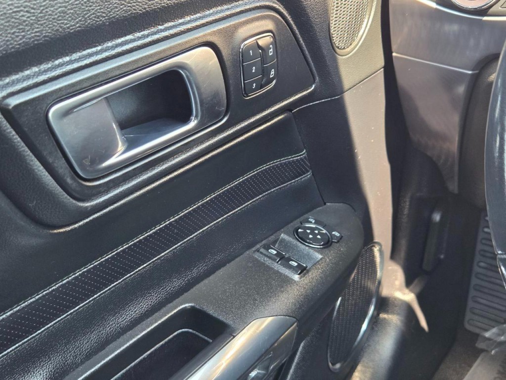 2019 Ford Mustang Image 28