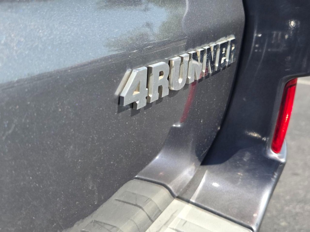 2004 Toyota 4Runner Image 8