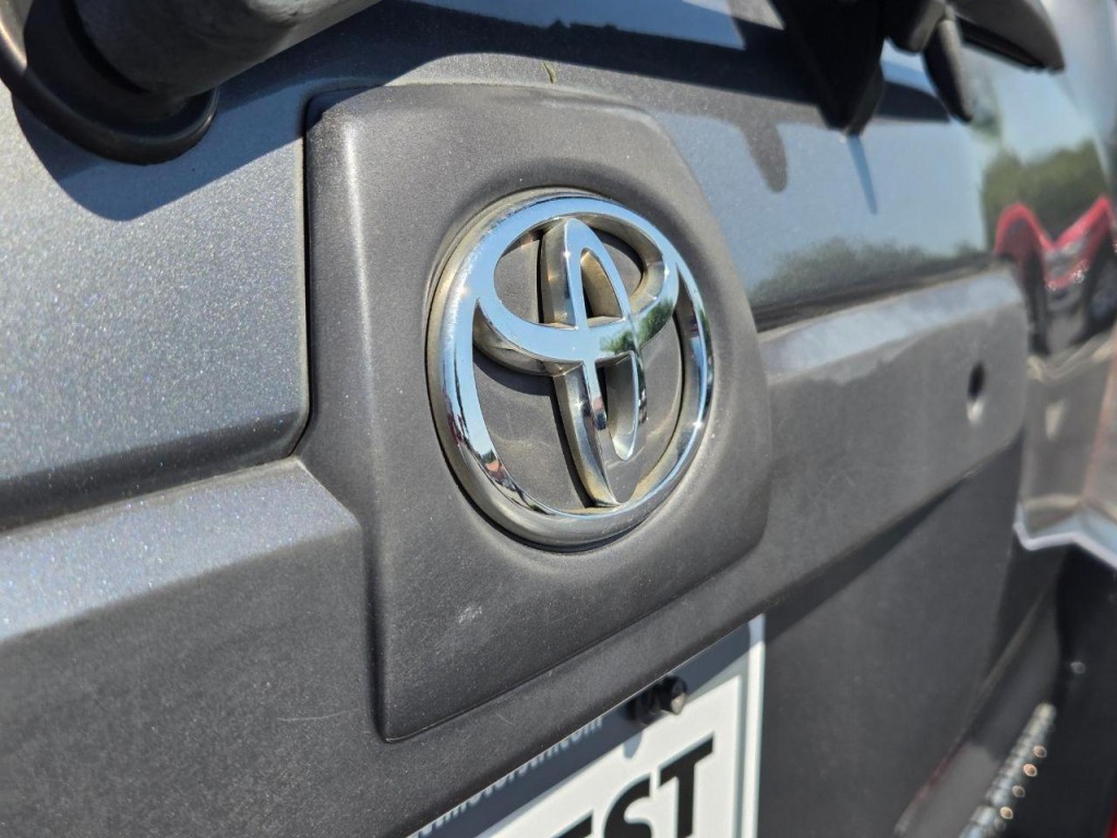 2004 Toyota 4Runner Image 9