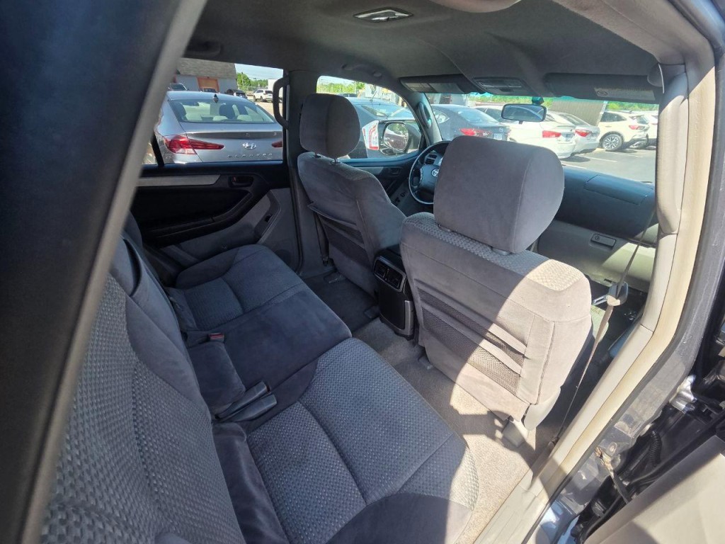2004 Toyota 4Runner Image 17
