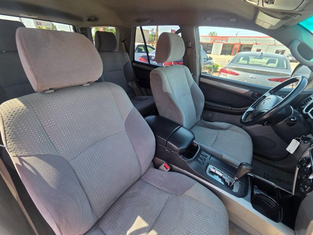 2004 Toyota 4Runner Image 22