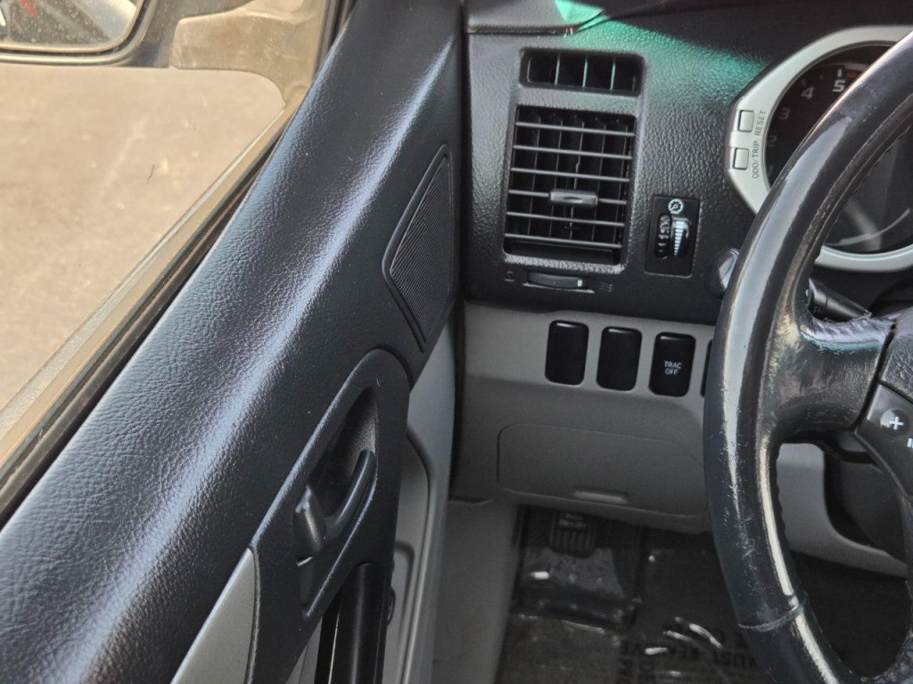 2004 Toyota 4Runner Image 28