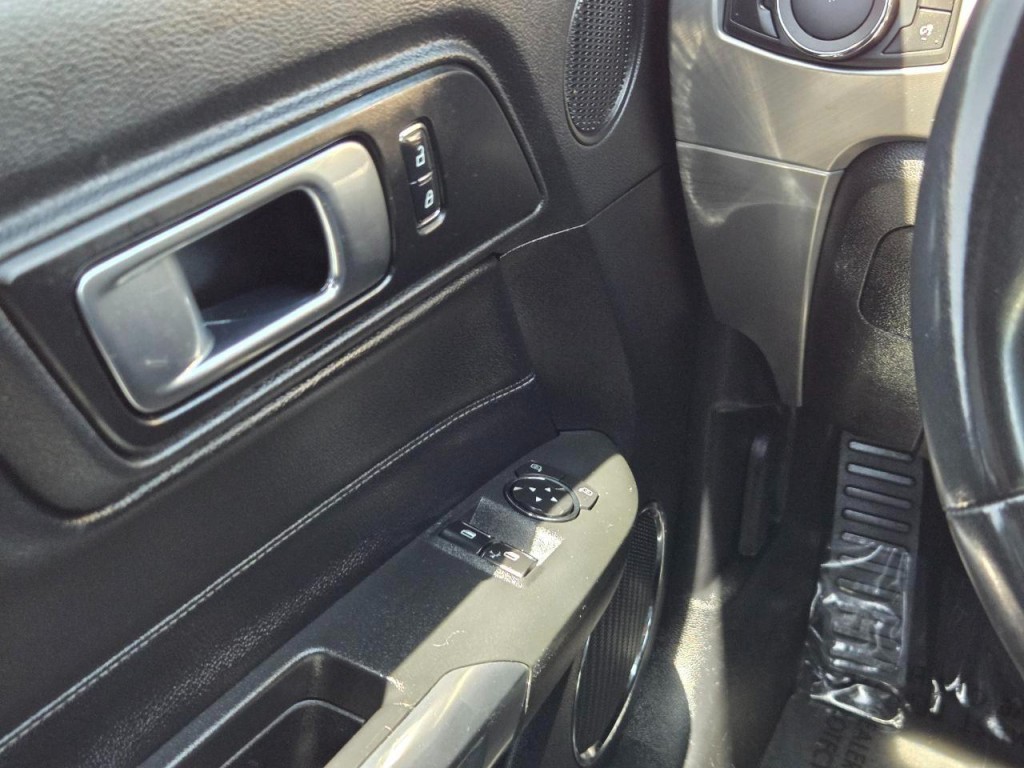 2019 Ford Mustang Image 22