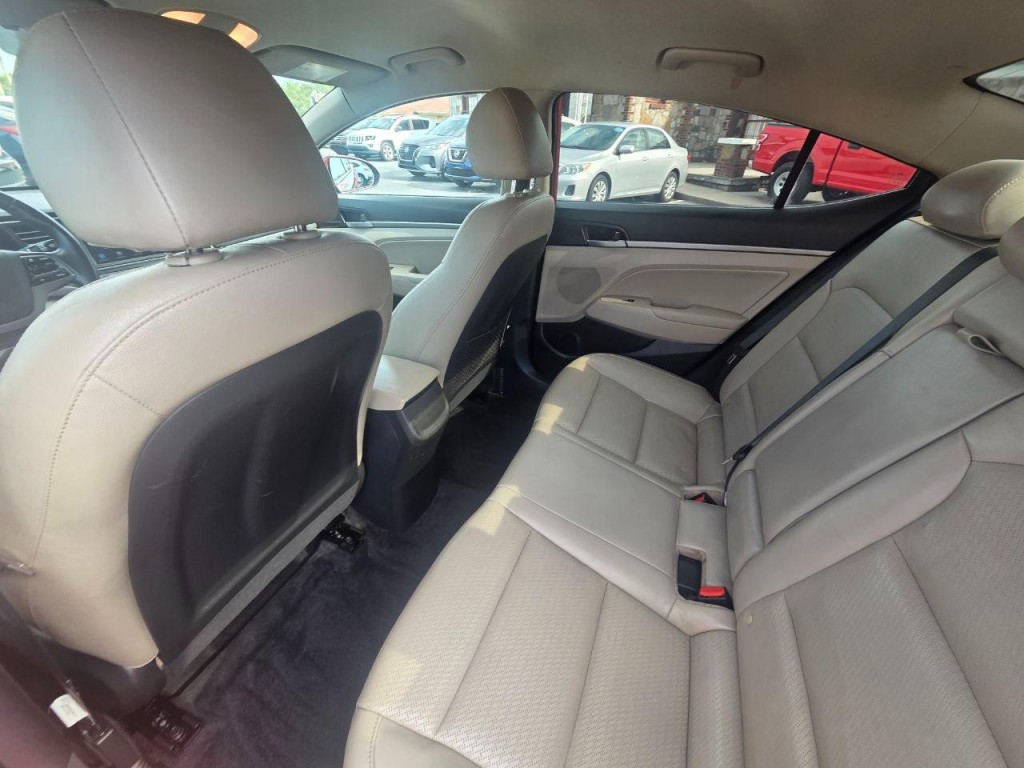 2017 Hyundai Elantra Image 14