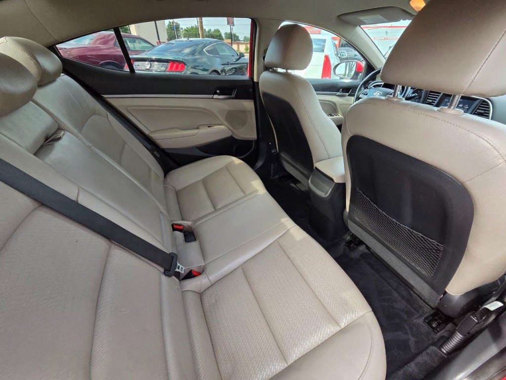 2017 Hyundai Elantra Image 16