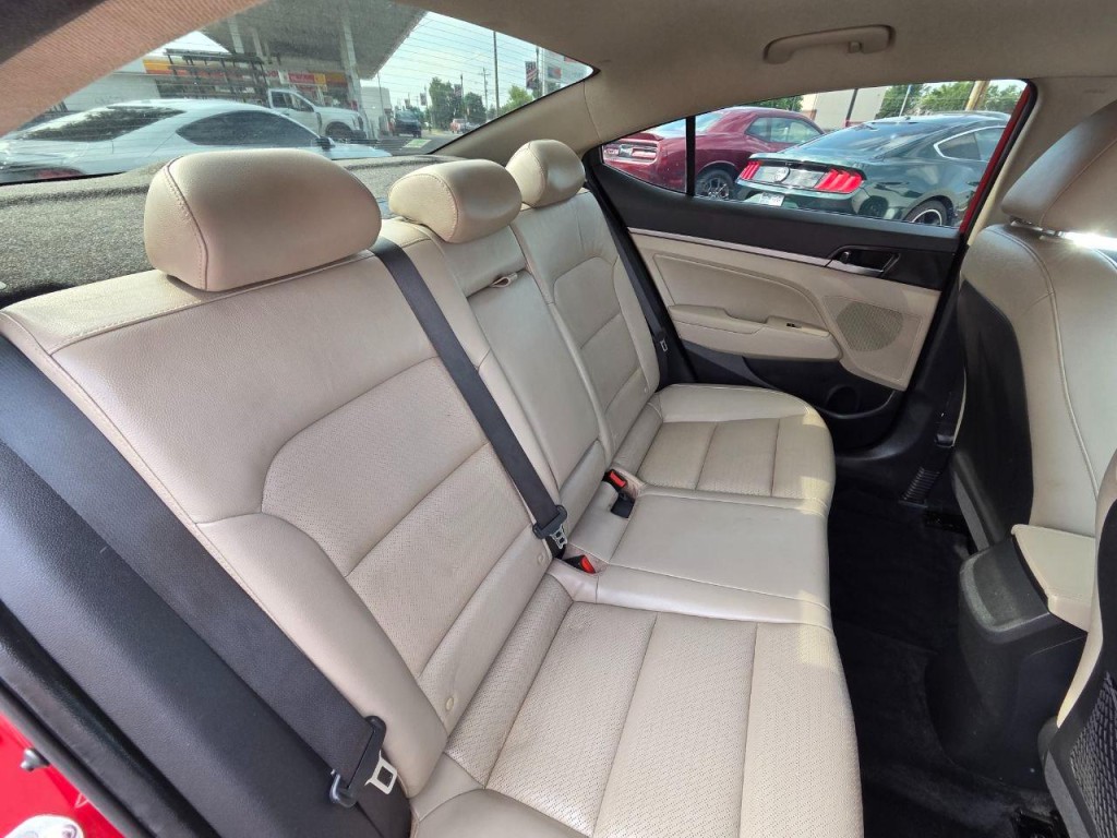 2017 Hyundai Elantra Image 17