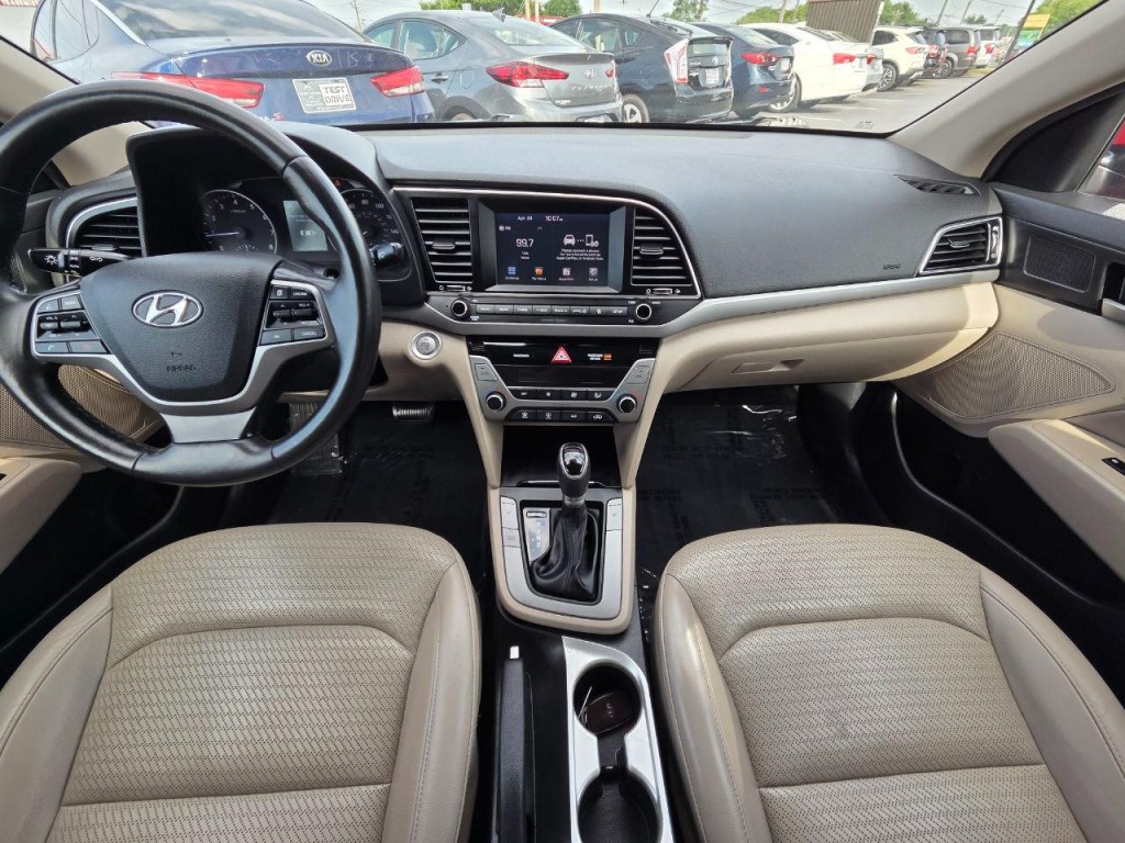 2017 Hyundai Elantra Image 20