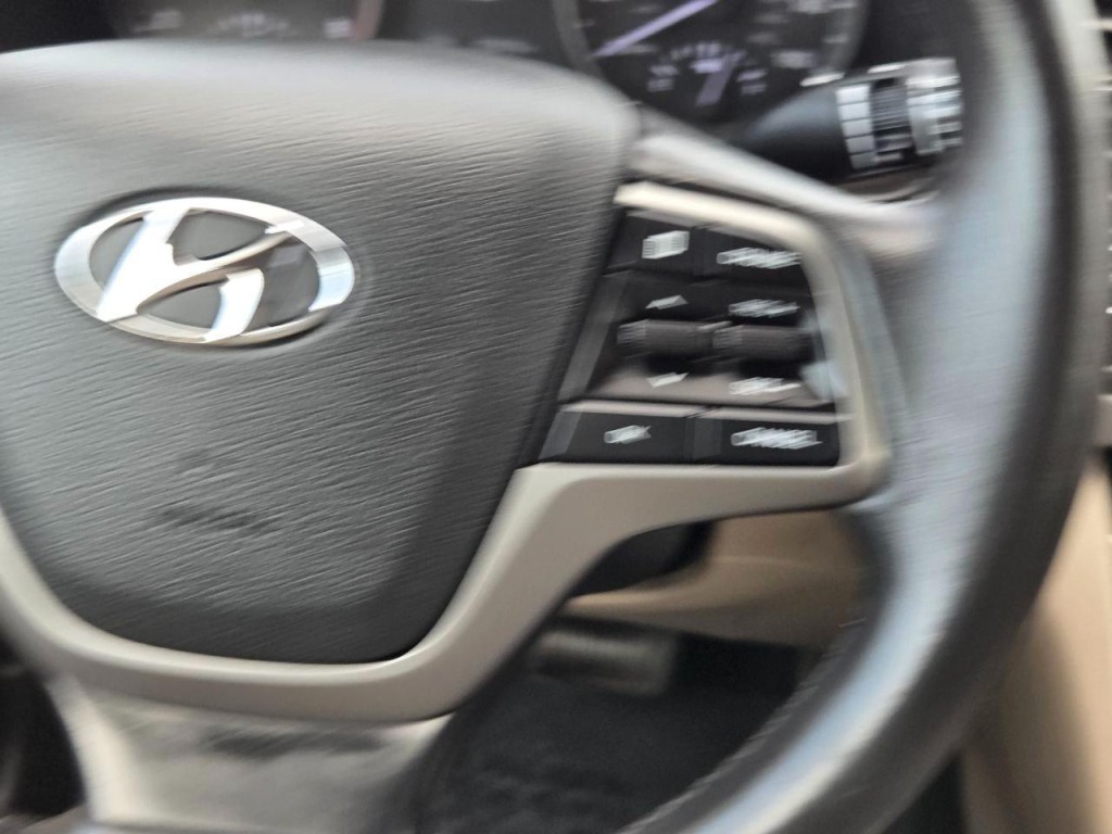 2017 Hyundai Elantra Image 25