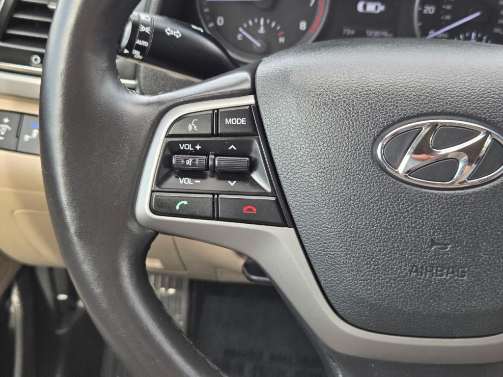2017 Hyundai Elantra Image 26