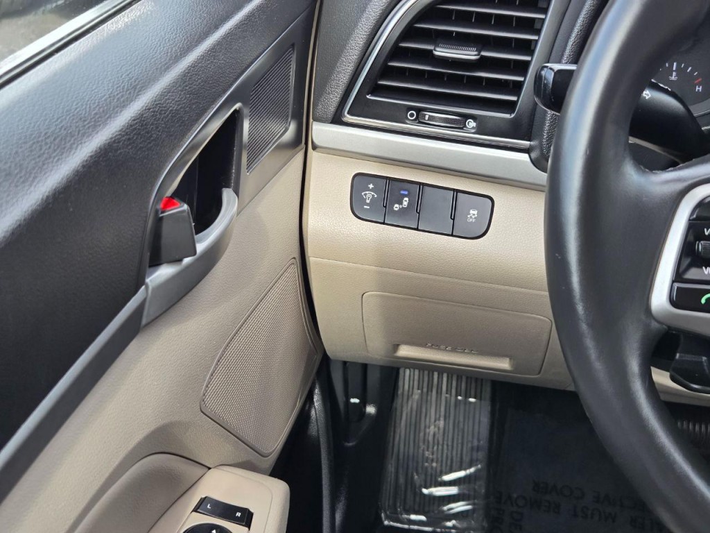 2017 Hyundai Elantra Image 28
