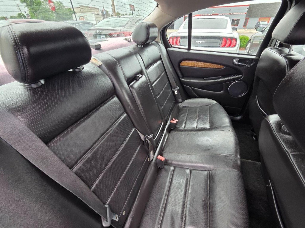 2005 Jaguar X-TYPE Image 16