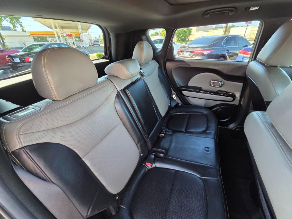 2015 Kia Soul Image 16
