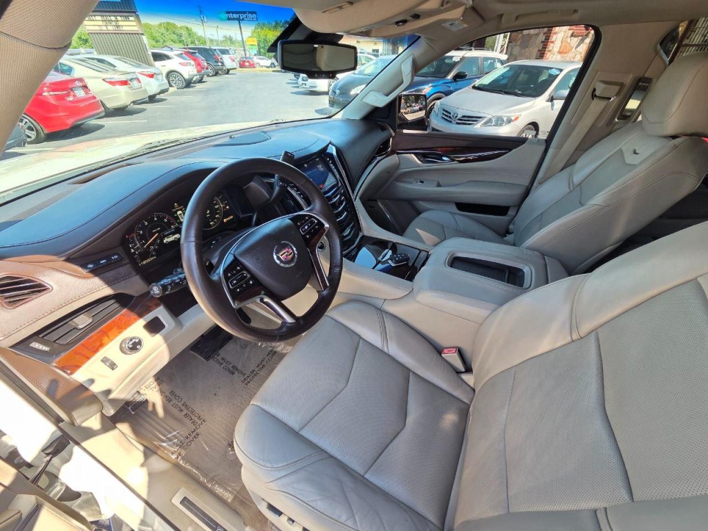 2015 Cadillac Escalade Image 11