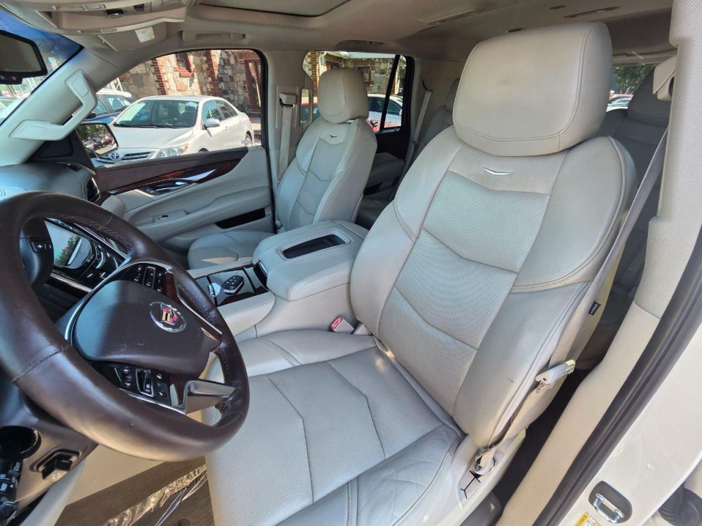 2015 Cadillac Escalade Image 12