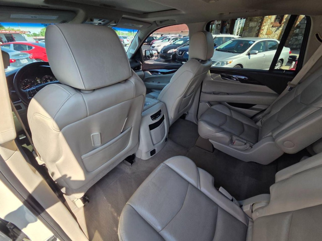 2015 Cadillac Escalade Image 13