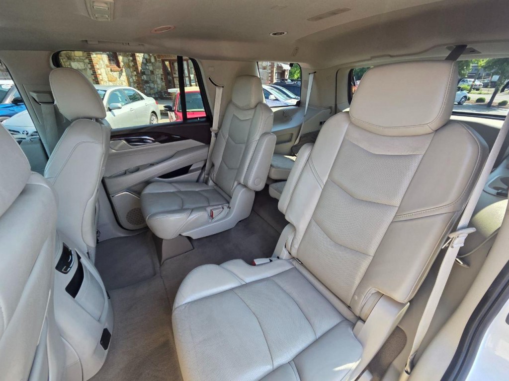 2015 Cadillac Escalade Image 14