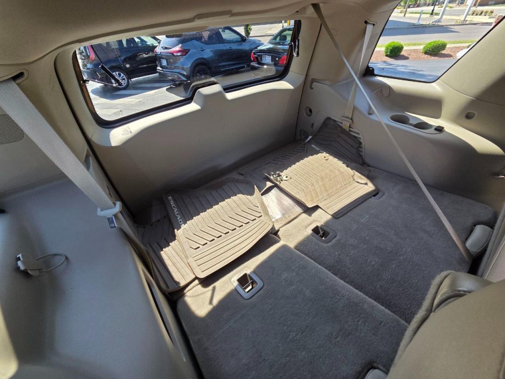 2015 Cadillac Escalade Image 18