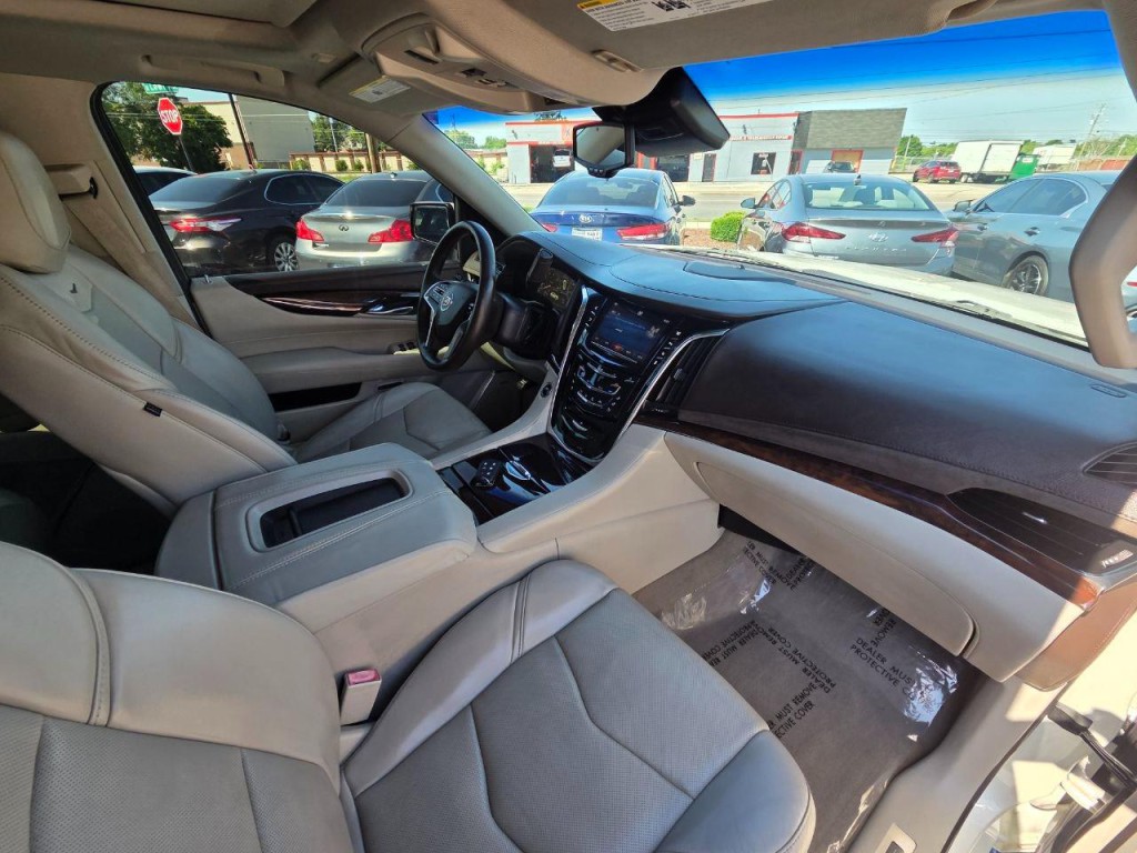 2015 Cadillac Escalade Image 19