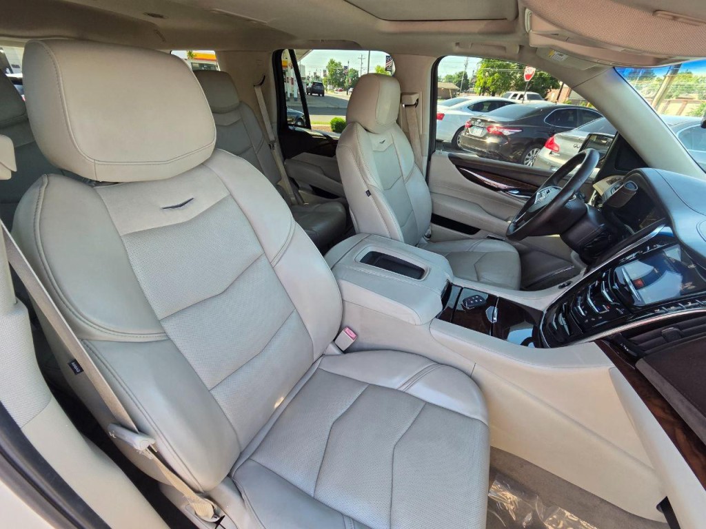 2015 Cadillac Escalade Image 20