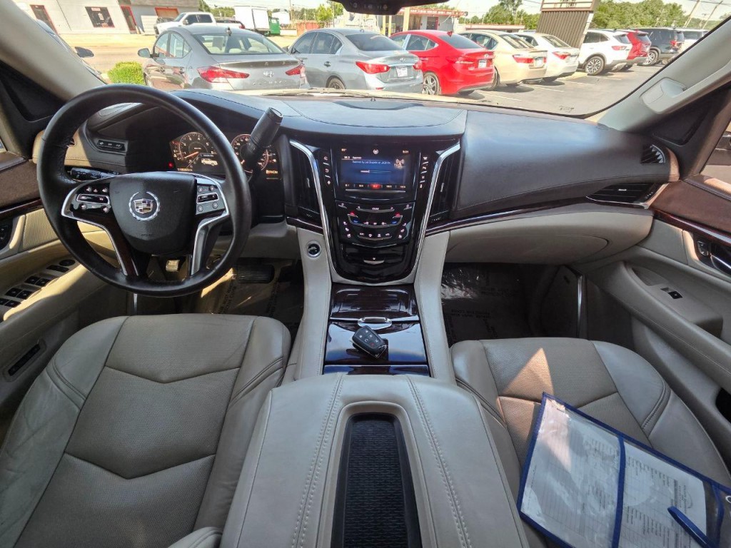 2015 Cadillac Escalade Image 21