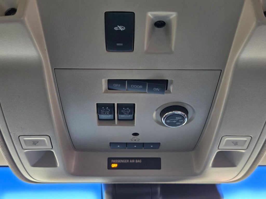 2015 Cadillac Escalade Image 24
