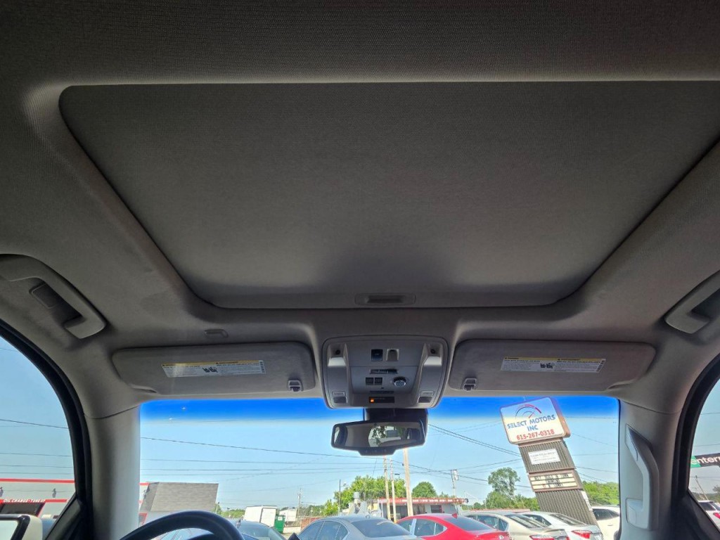2015 Cadillac Escalade Image 25