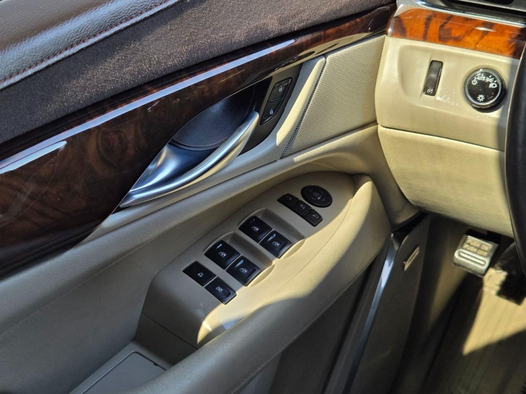 2015 Cadillac Escalade Image 29