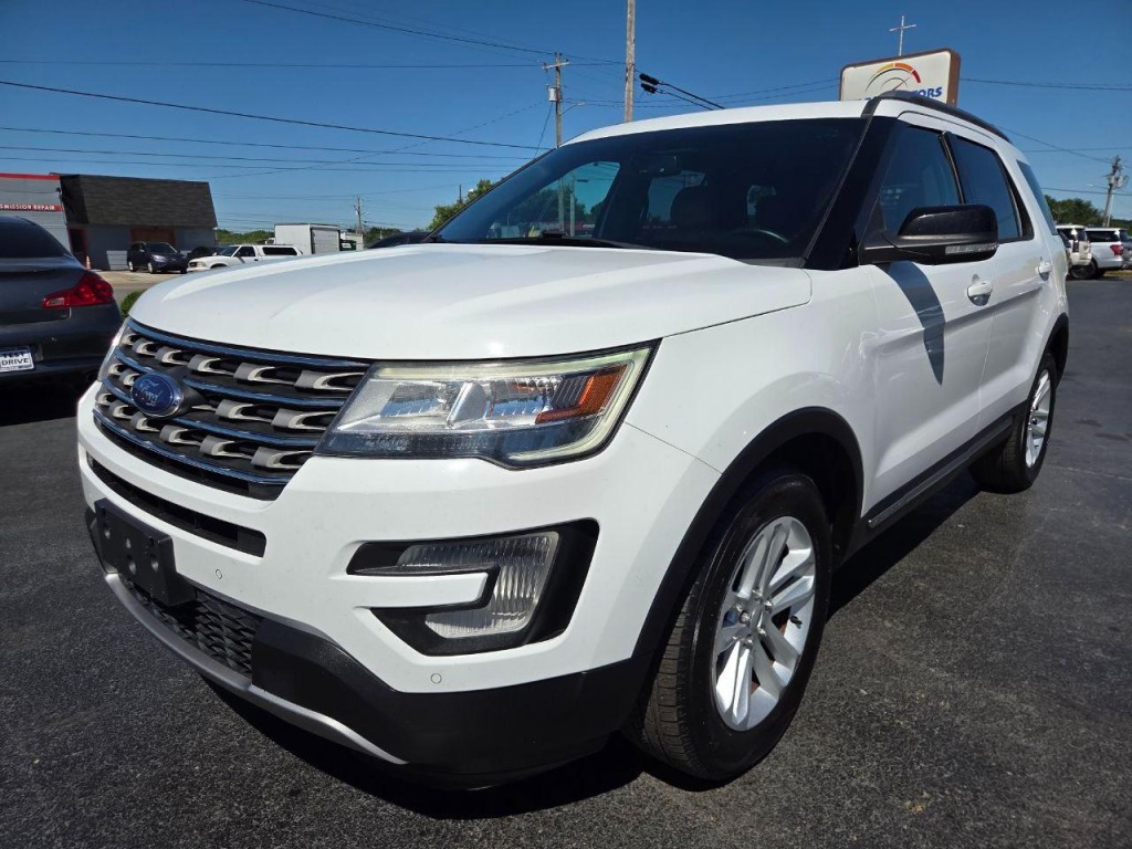 2017 Ford Explorer Image 2