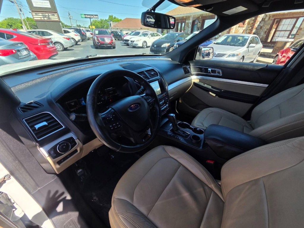 2017 Ford Explorer Image 13
