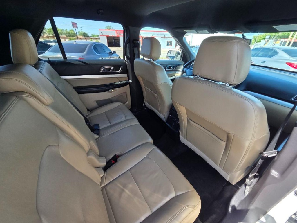 2017 Ford Explorer Image 17