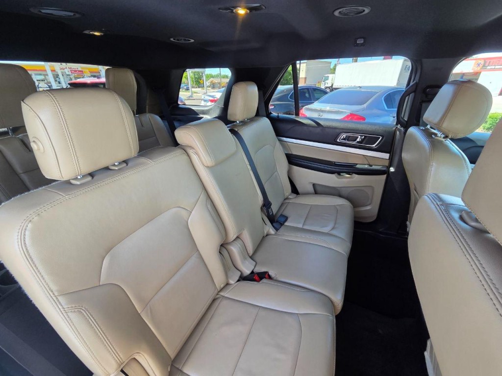 2017 Ford Explorer Image 18