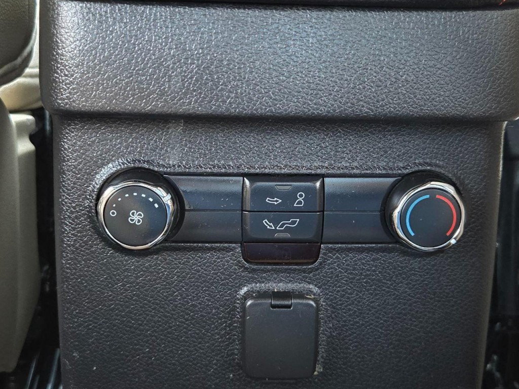 2017 Ford Explorer Image 28