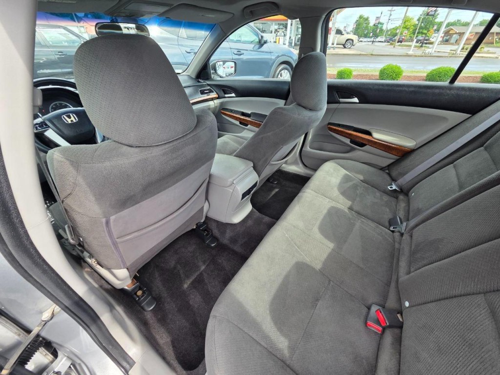 2011 Honda Accord Image 13