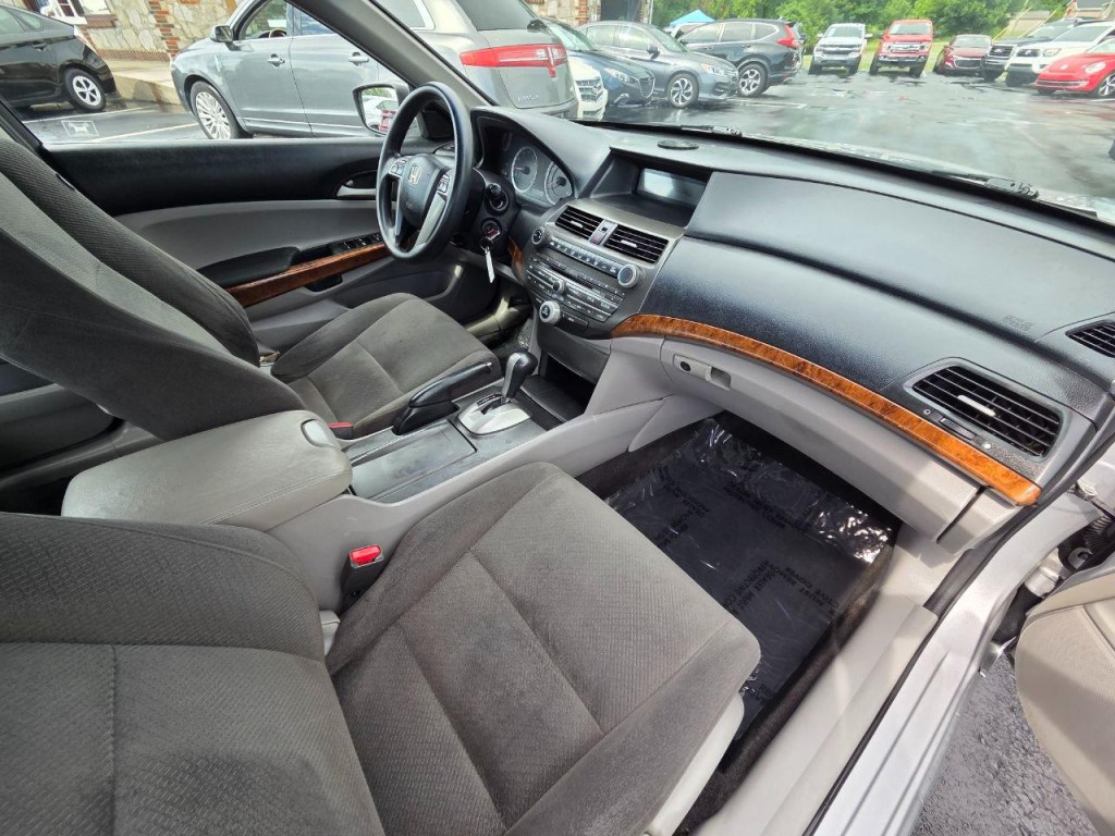 2011 Honda Accord Image 17