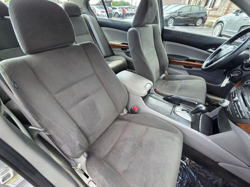 2011 Honda Accord Image 18